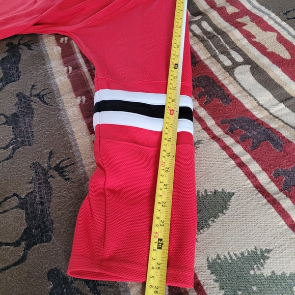 Chicago Black hawks jersey and Stanley cup hat. - Picture 14 of 14